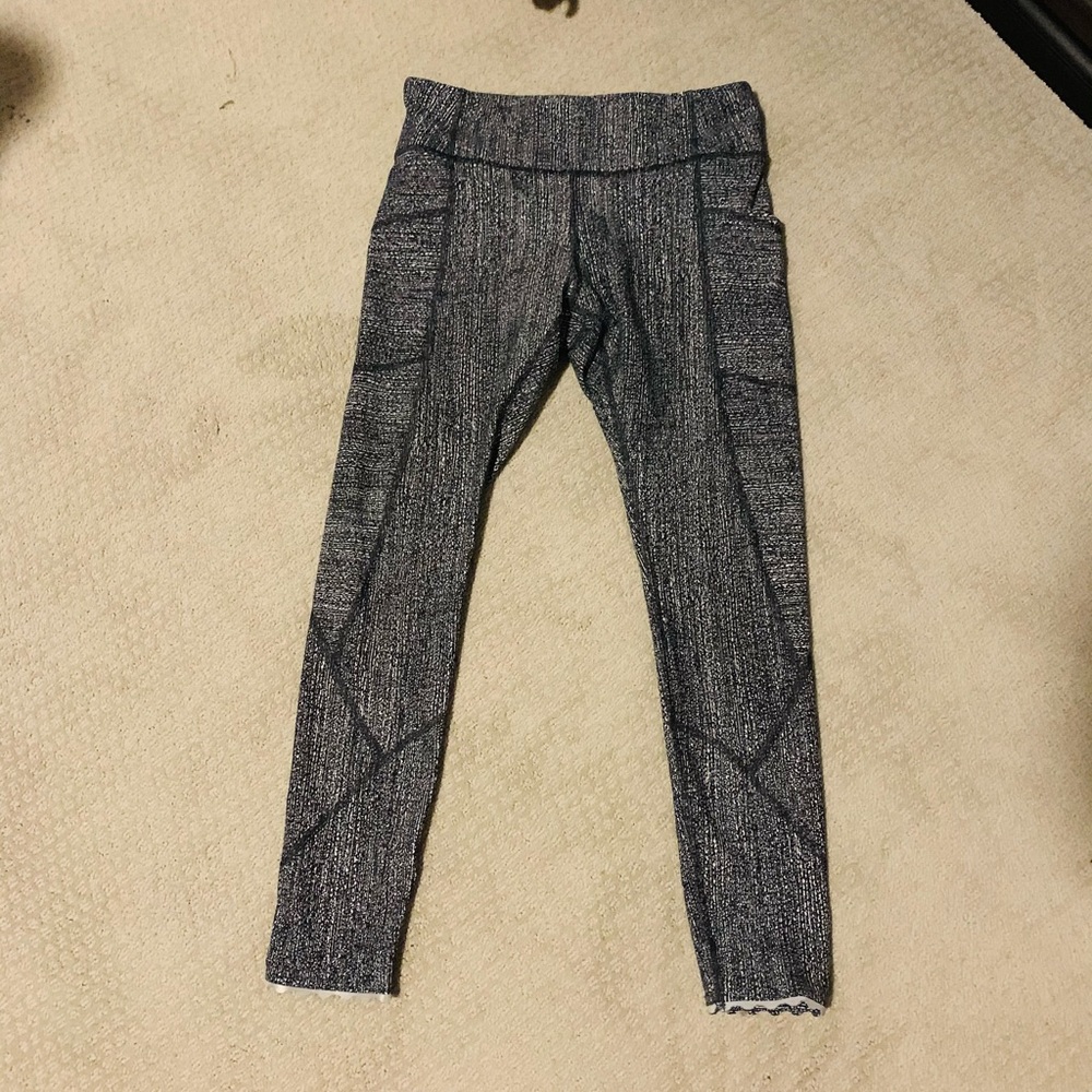 Lululemon size 4 7/8 leggings